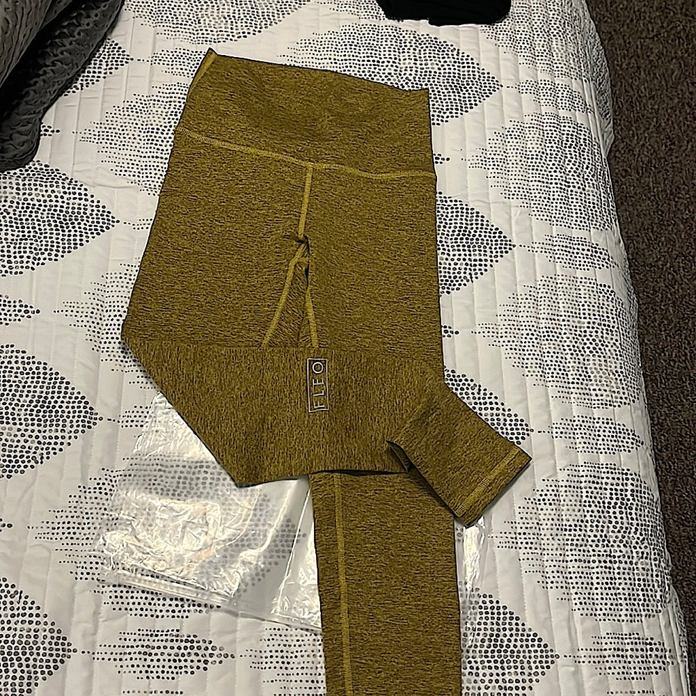 NEW Fleo El Toro 25” Leggings
